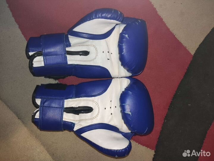 Боксерские перчатки