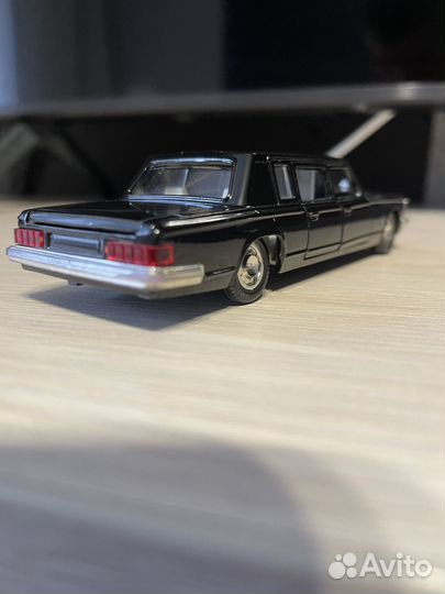 Модель автомобиля ЗИЛ 115 1:43