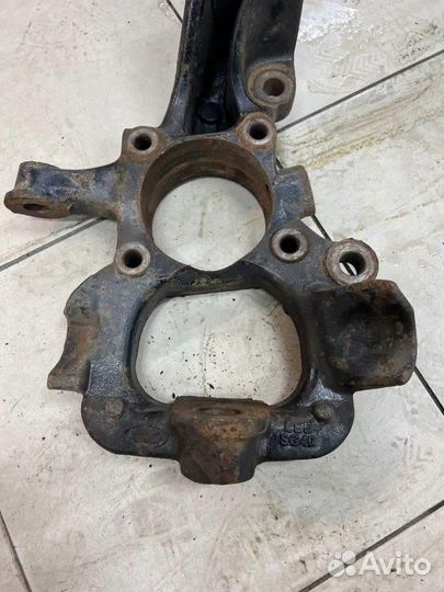 Кулак передний правый LR Discovery 3/4 RRS L319 L