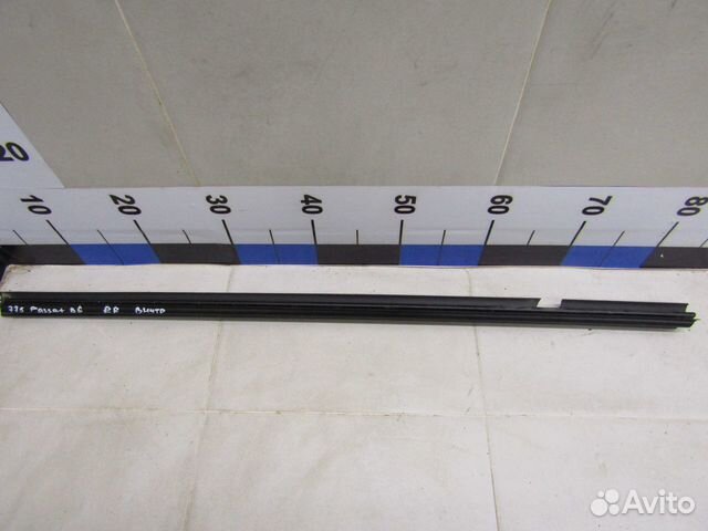 Накладка стекла заднего правого Passat B6 2005-201