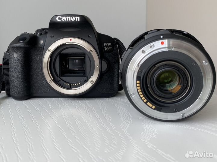 Зеркальный фотоаппарат canon 700d + объектив