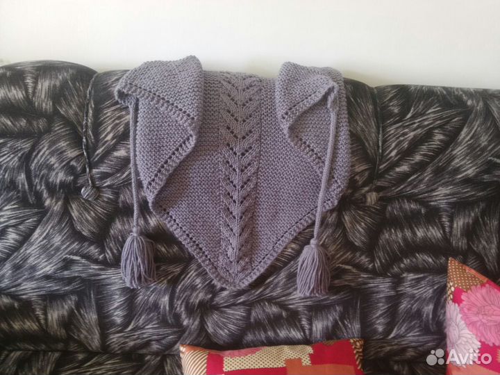 Косынка на шею связанная спицами.Цвет серый.Длина