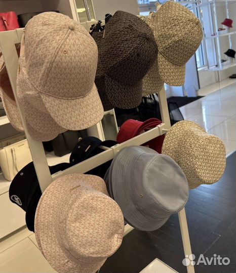 Кепки и панамы Michaelkors