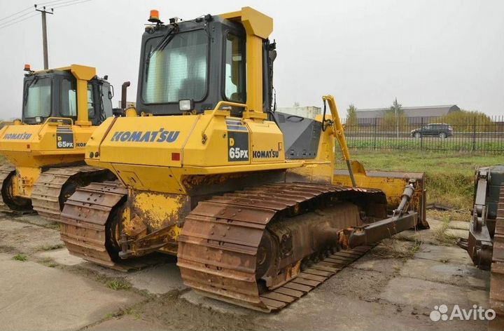 В разборе спецтехника Коматсу Komatsu