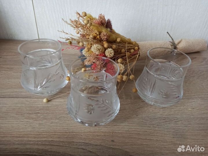 Бокалы для вина, стаканы