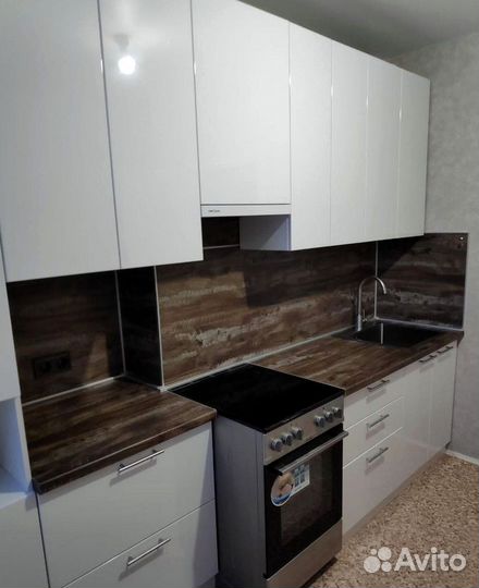 Кухонный гарнитур с фасадами из массива