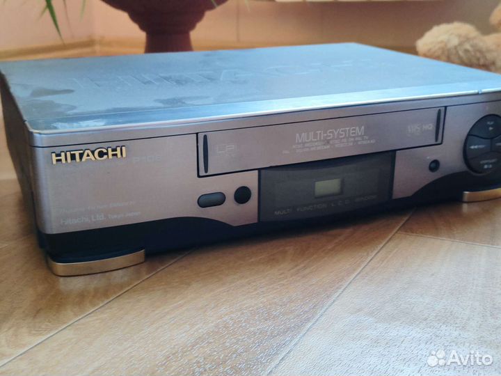 Видеомагнитофон hitachi