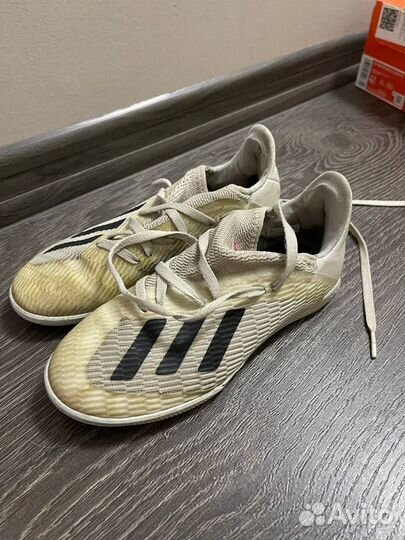 Футбольные бутсы для зала с плоской подошвой р. 28