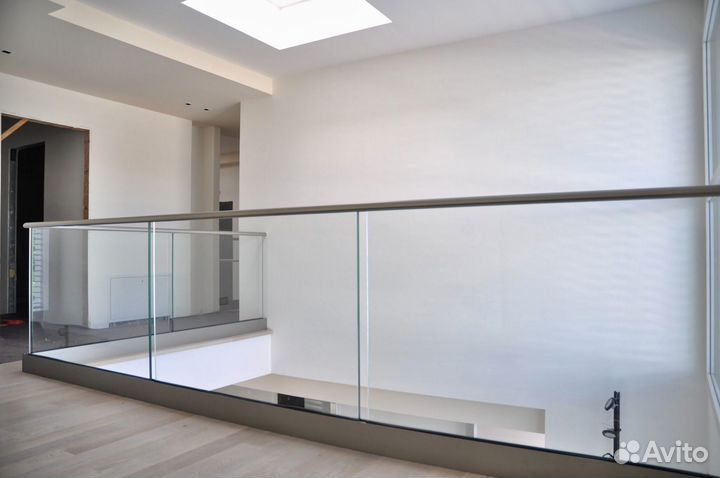 Стеклянные ограждения лесниц