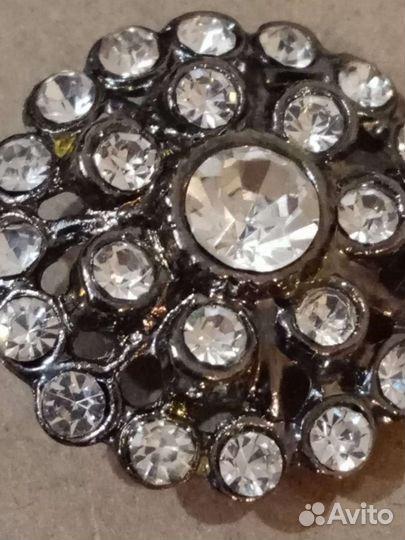 Брошь - пуговица