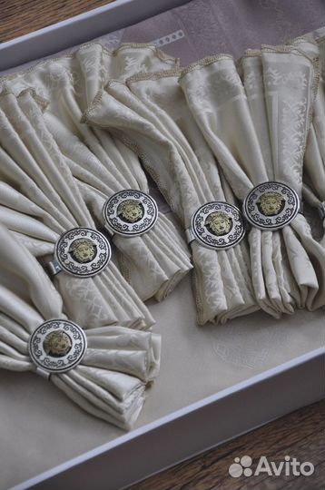 Скатерть и салфетки новые в коробке