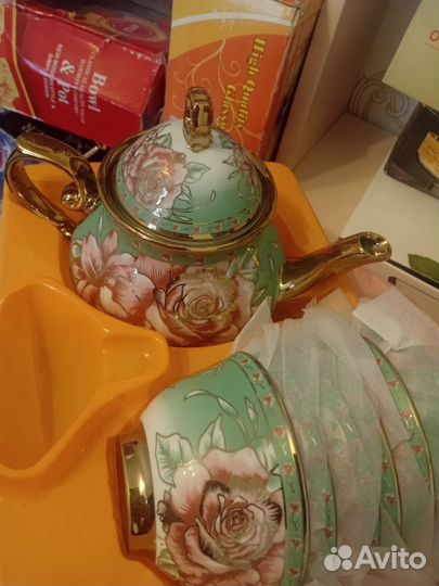 Чайник с пиалами