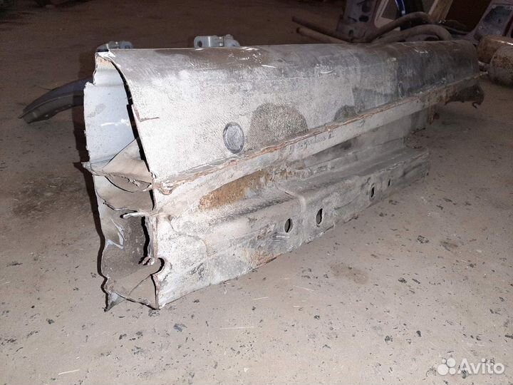 Порог правый со средней стойкой Hyundai Getz (2002