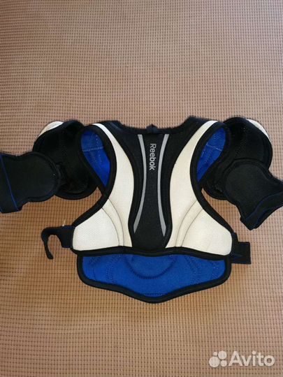 Нагрудник хоккейный Reebok jr