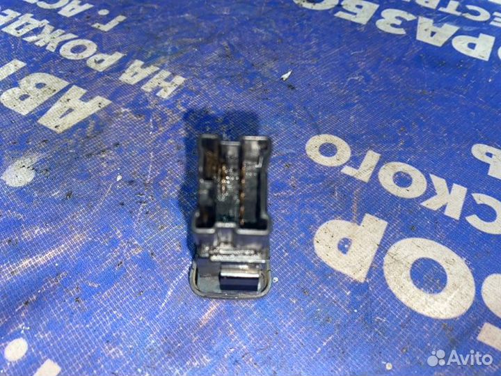 Кнопка аварийной сигнализации Nissan Almera N16