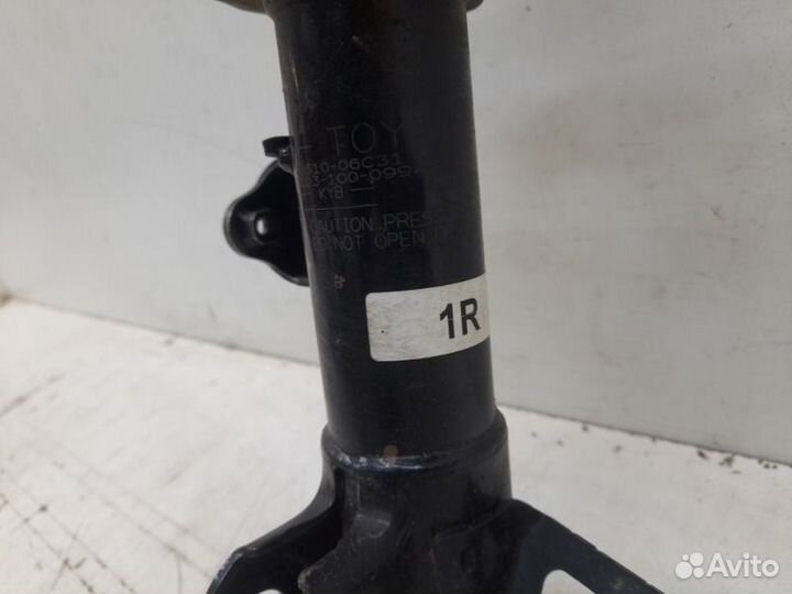 Амортизатор передний правый Toyota Camry 70