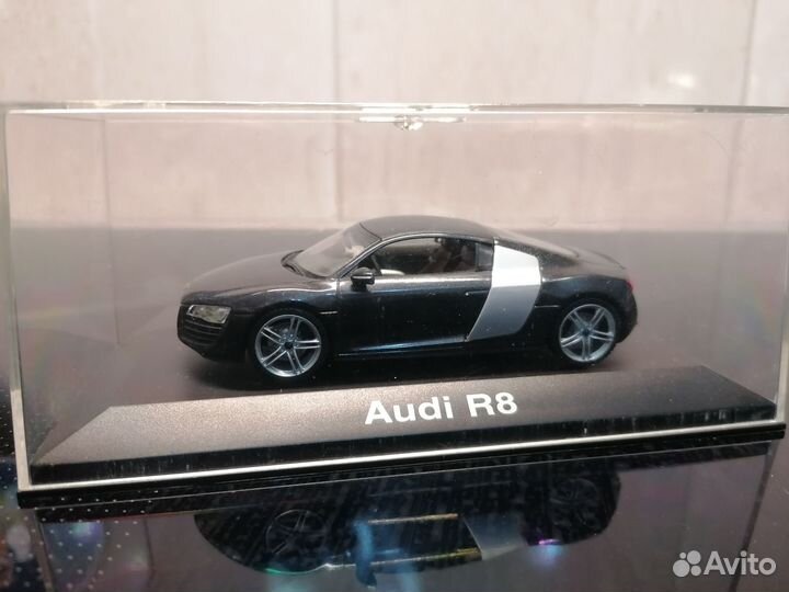 Модель автомобиля Audi R8 1:43 schuco diler