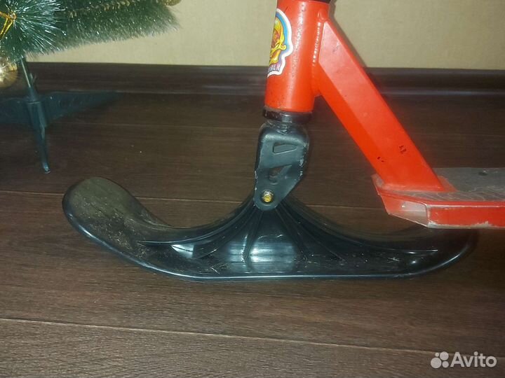 Лыжный трюковой самокат