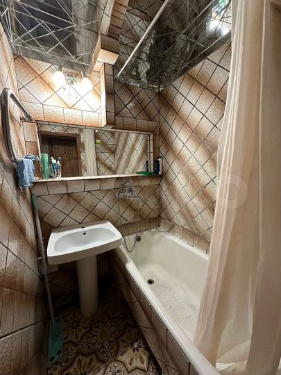 Комната 18 м² в 3-к., 8/12 эт.