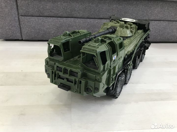 Военная машинка тягач с танком