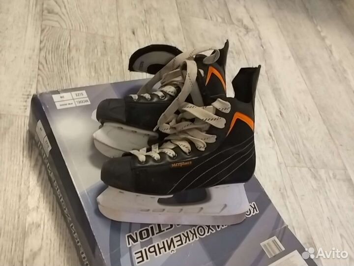 Коньки хоккейные