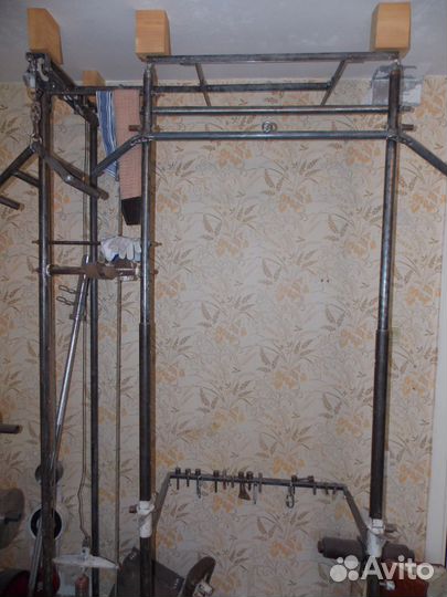 Силовая стойка под штангу, с верхней тягой