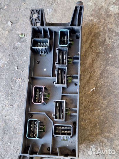 Блок предохранителей Dodge Caravan 1996-2000