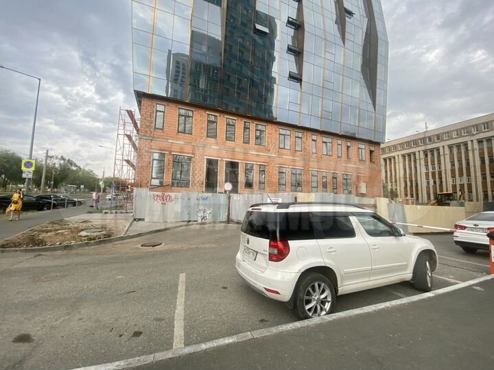 Офис в бизнес-центре напротив Загородного парка