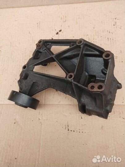 Кронштейн генератора peugeot 307