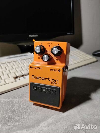 Педаль Boss Ds-1