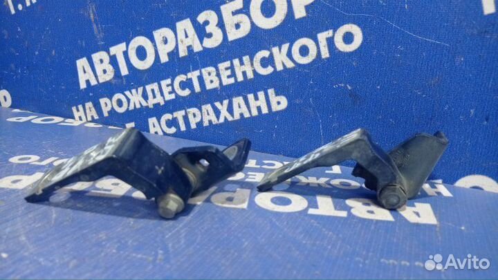 Петля двери Ford Focus 3 седан 2012