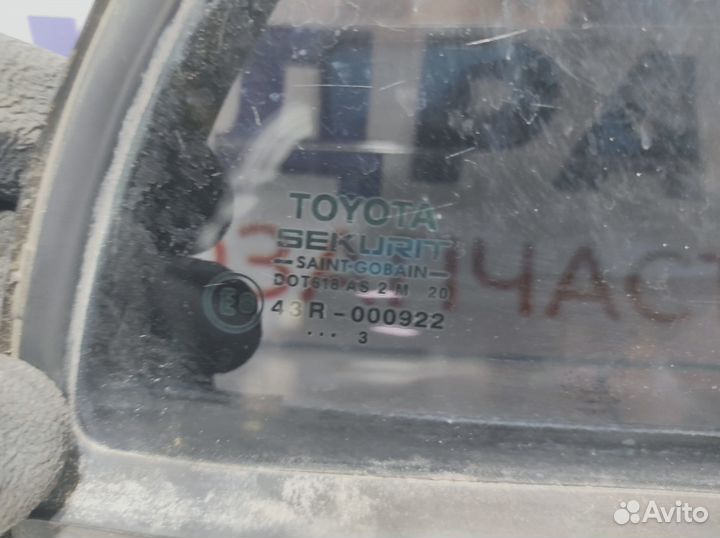 Стекло двери задней правой форточка Toyota Corolla