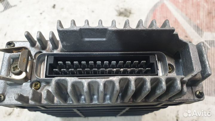 Блок управления двигателя Mercedes-Benz W126 R107