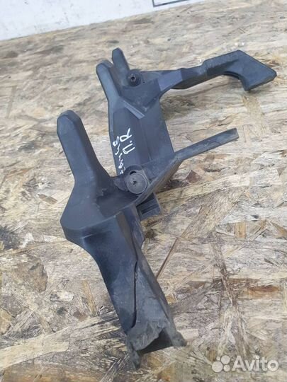 Кронштейн фары правый передний Porsche Cayenne 957