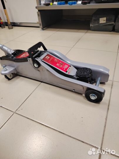 Домкрат низкопрофильный 2т matrix 51018