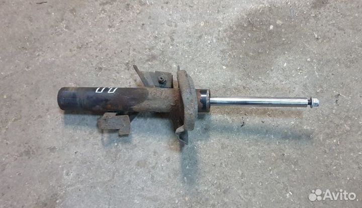 Стойка передняя правая Форд Фокус 2