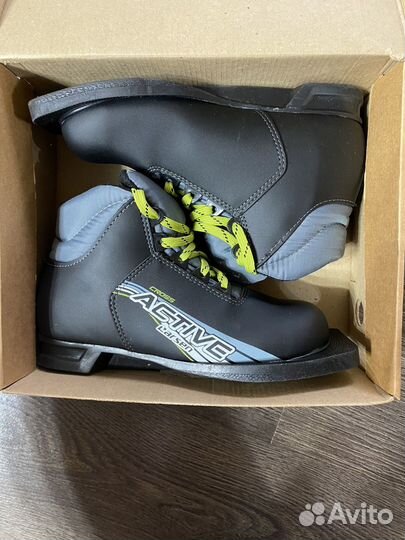 Лыжные ботинки детские. Размер 33