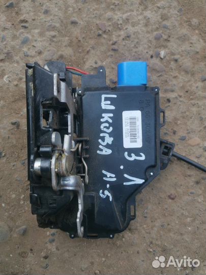 Замок двери задний левый Skoda Octavia A5 BSE 2008