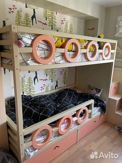 Двухъярусная кровать