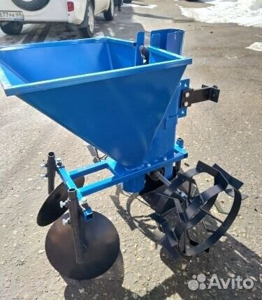 Картофелесажалка цепная с бункером для удобрений