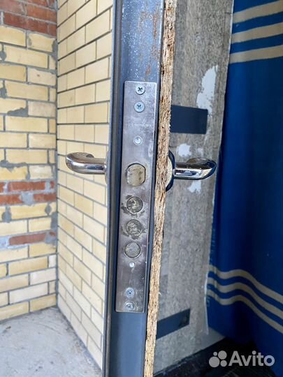 Дверь входная металлическая с коробкой уличная