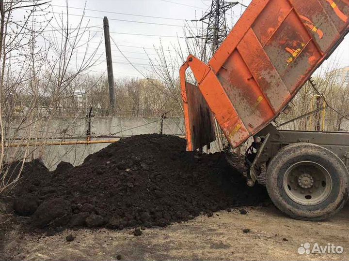 Чернозём с доставкой от 5 кубов в день заказа