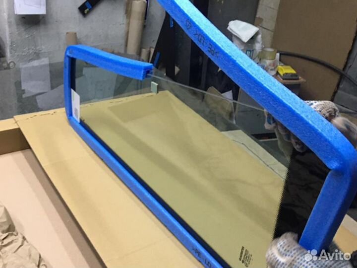 Стекло лобовое нижнее New Holland