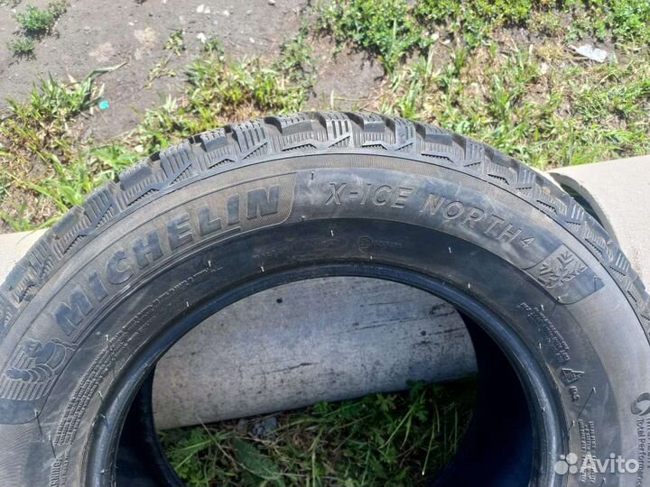 Michelin X-Ice North 4 215/65 R16