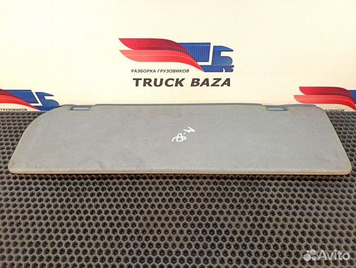 85637016004 Козырек солнцезащитный правый