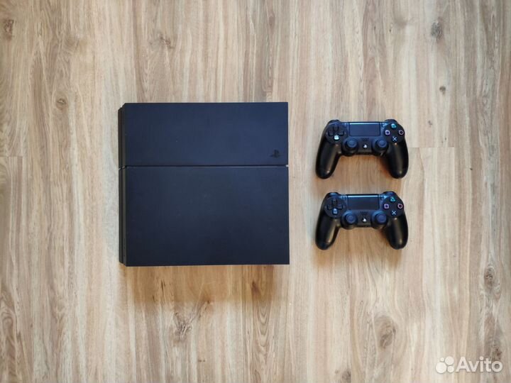 Sony PS4 + 2 геймпада