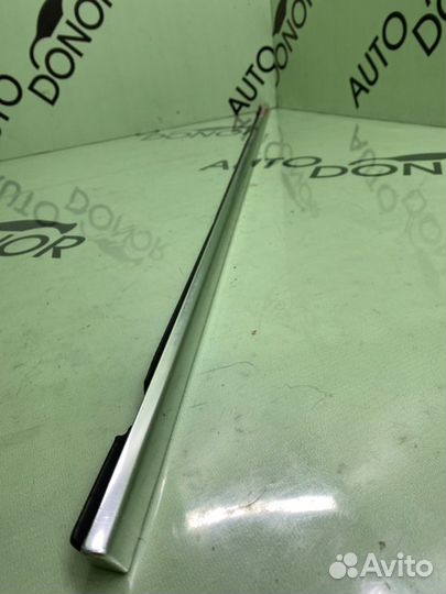 Молдинг двери хромированный передний правый