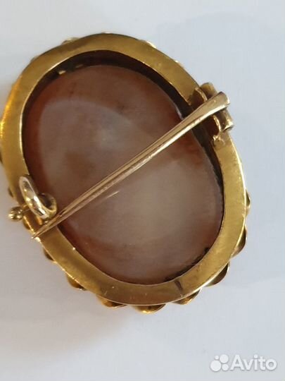 Брошь камея