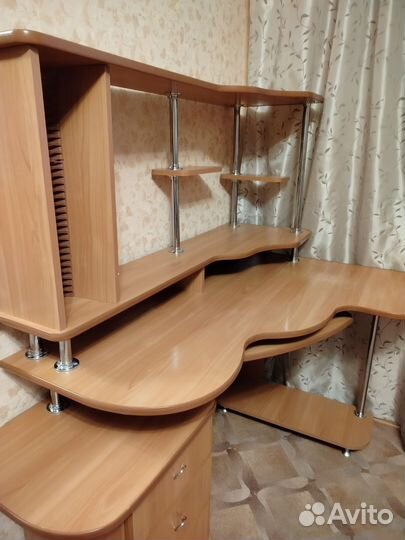 Компьютерный стол угловой