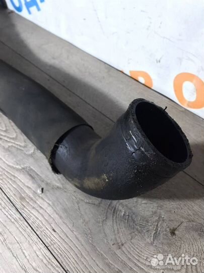 Патрубок интеркулера Land Rover Discovery III 200